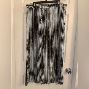 Ellen Tracy women’s Black and White Striped wide leg pants. Size large $10